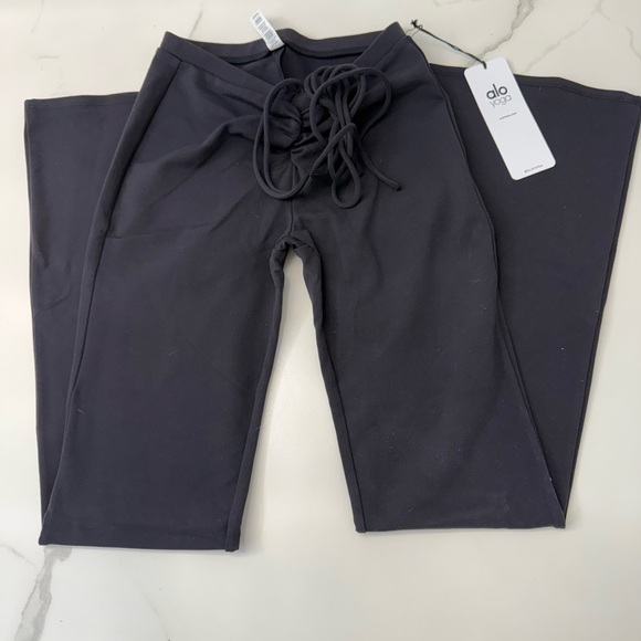 Alo Yoga Airbrush 
High-Waist Cinch Flare Legging Size M NWT - Picture 1 of 5